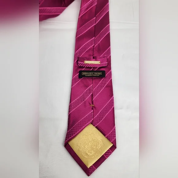 💪 DONALD J. TRUMP SIGNATURE COLLECTION SILK MEN'S TIE - PINK 💪 - Picture 2 of 7
